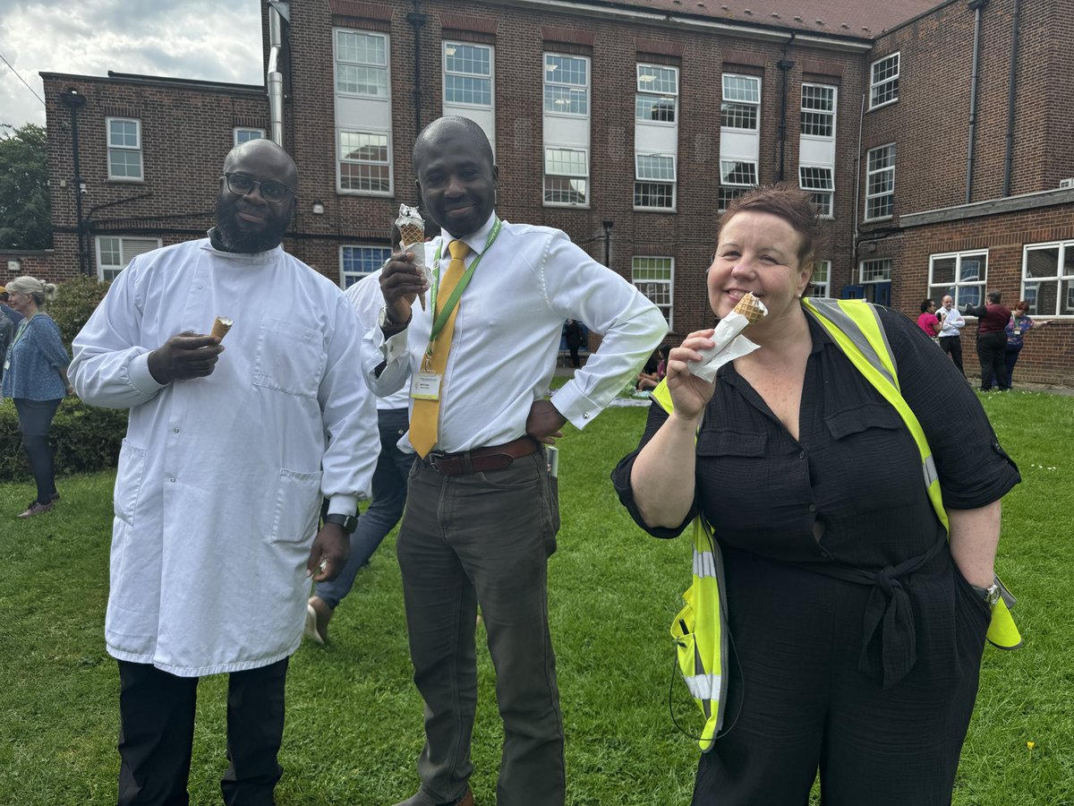 What could be better for your #wellbeing than an ice-cream, especially at the end of another busy week? 😁 This #MentalHealthAwarenessWeek and always remember to take out time for yourself. Boost your #mentalhealth tips👇 mentalhealth.org.uk/our-work/publi…