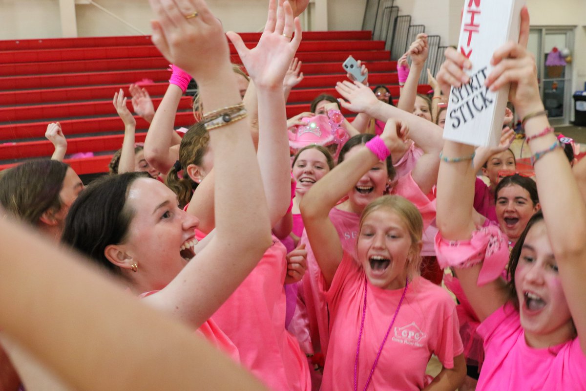 HAPPY FRIDAY from Middle School Community Day at Sacred Heart !!! ❤️🤍🖤 Have a joyful and spirited weekend.

#ashrosary #goal4community #wearesacredheart