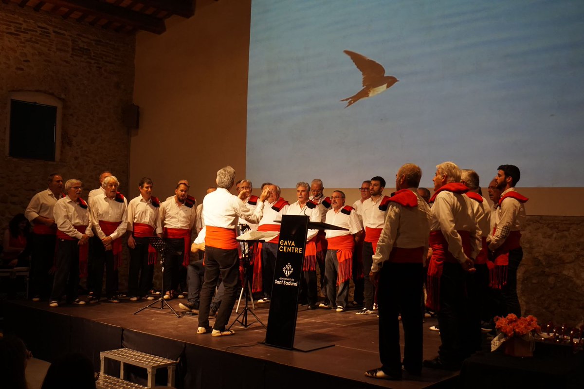 Als Premis Josep Anselm Clavé, amb l’actuació del Cor @LesCaramelles de Begues, celebrant el cant coral a Catalunya, enguany més que mai. 
Enhorabona als premiats! #PremisClave @CorsClave
@anyclave #AnyClavé
