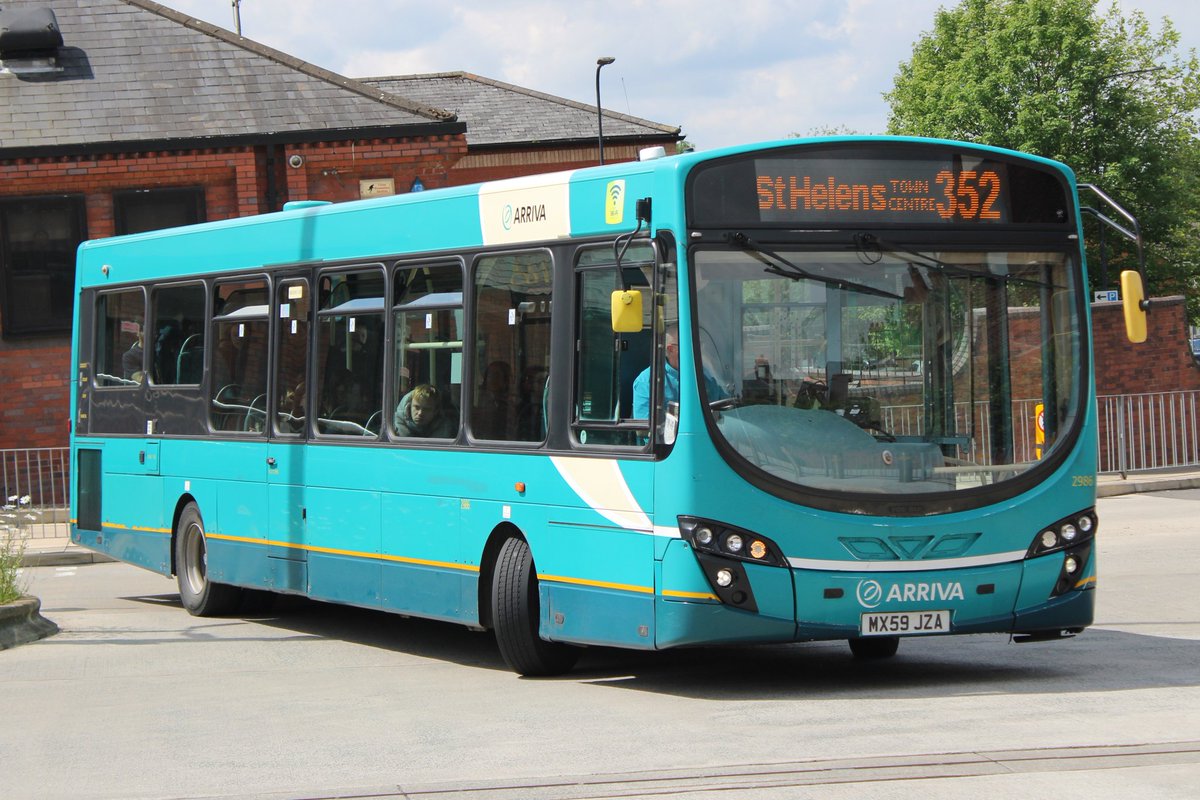 Some more pictures from Wigan today, starring @gnwbus (@BeeNetwork 🐝) No's. 3107, 4201 and 5053 with Arriva Merseyside No. 2986! 📸🚌