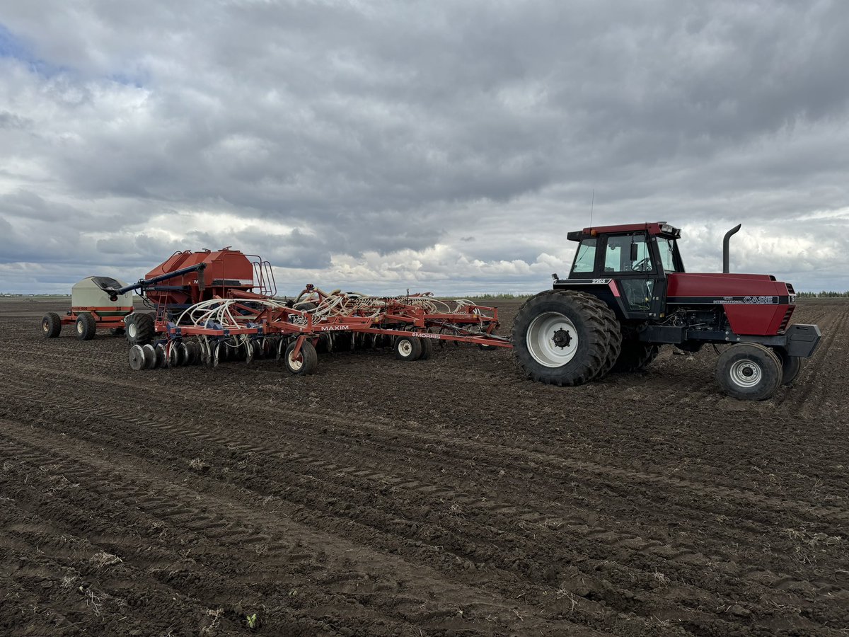 how many others still seed with a 2wd tractor? can’t be that many #agtwitter #seeding24