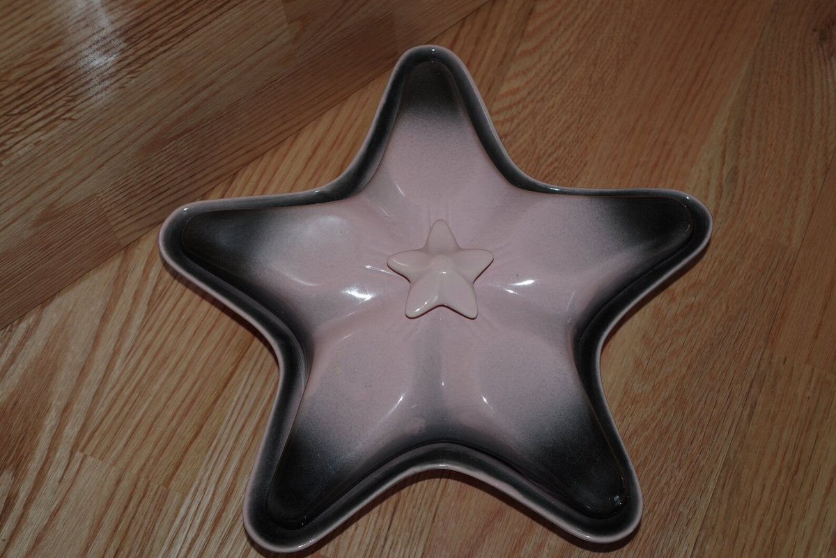 Ceramic Star Dish marked Rio Grande Dallas TX ourtimewarp.etsy.com/listing/606468… #etsy #etsyseller #etsyshop #ceramicdish #stardish #blackandpickdish