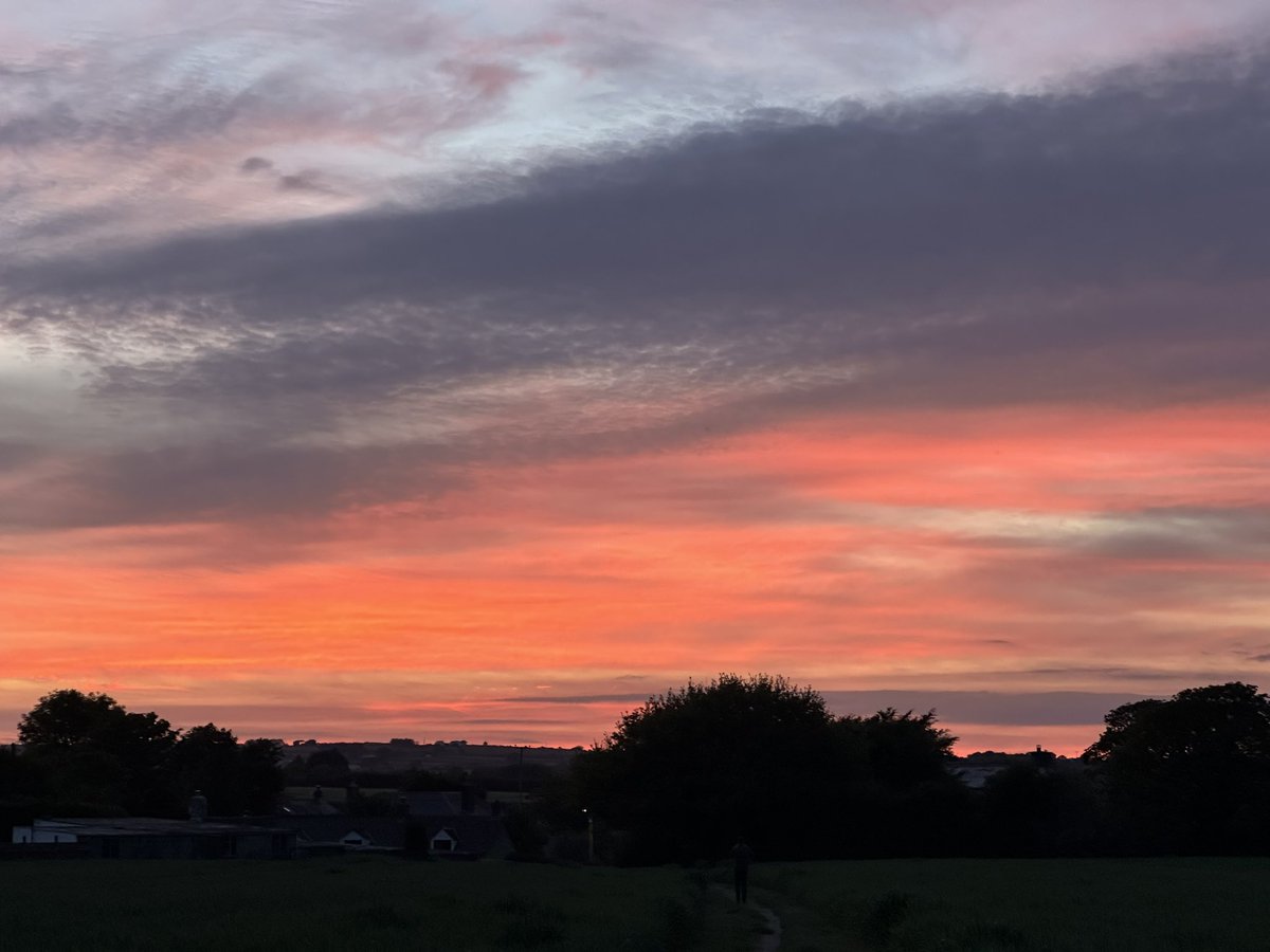 Beautiful sunset of the fields tonight 😍😍
Let’s hope the weekend is just as sunny ☀️
#Sunset #Cornwall #Stithians