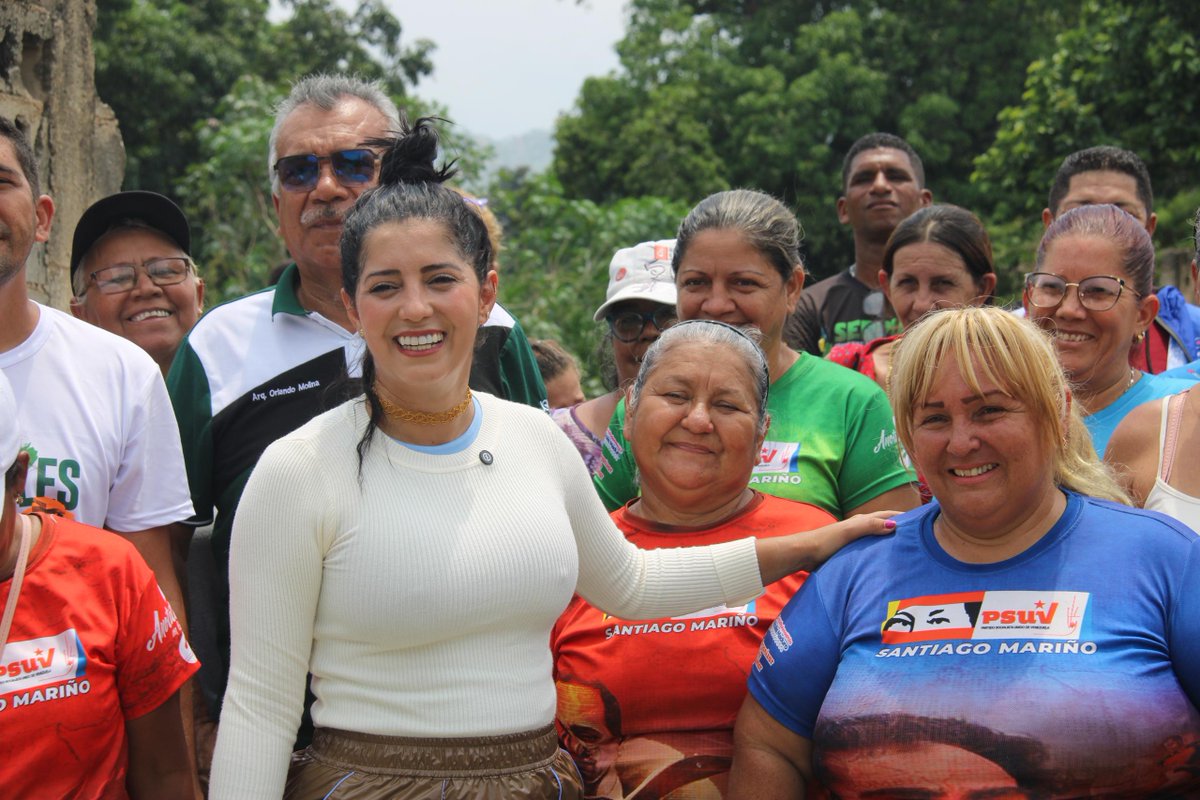 🫶 🇻🇪 #VenezuelaUnida / Gracias a nuestro Pdte <a href="/NicolasMaduro/">Nicolás Maduro</a>  se ejecutan trabajos de canalización  aguas fluviales comunidad Villas Don Pascual y Valles de Leocolvo para evitar anegaciones en la zona la Alcaldesa <a href="/johanitakenpo/">Joana Sánchez</a> activa <a href="/RMarcoTorres/">Rodolfo Marco Torres</a> <a href="/minaguasoficial/">Ministerio del P.P. de Atención de las Aguas</a> 
#17May
