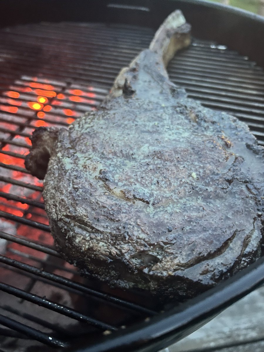 @RyanSAdams LUKSO has that same mantra. 

Universal Profiles enhance the blockchain experience.

The composability of the LSPs will enable features single EOAs and Ethereum have been trying to piece together for years.

LSPs>EIPs
Check it out! @lukso_io. $LYX
Picture of steak for attention