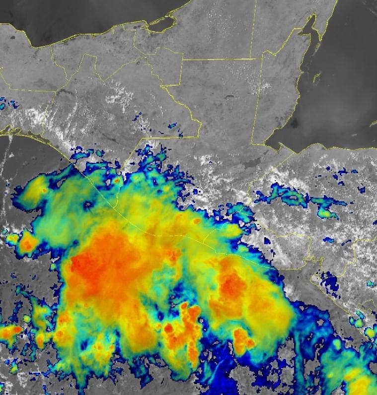 #ALERTA: El Insivumeh  informa de abundante nubosidad en el pacífico lo que favorece ingreso de humedad . En áreas del sur, bocacosta  y en el centro del país  ya se registran algunas tormentas.

#StarNews
#InformaciónImprescindible