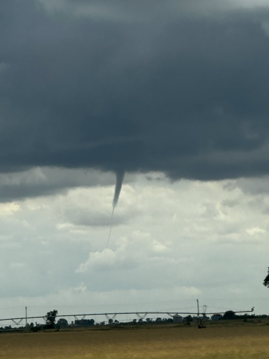 piperky1's tweet photo. @NWSMemphis @ryanvaughan 
Cold air funnel near St. Francis river on 412. Missouri side. https://t.co/qtohJ16J6w