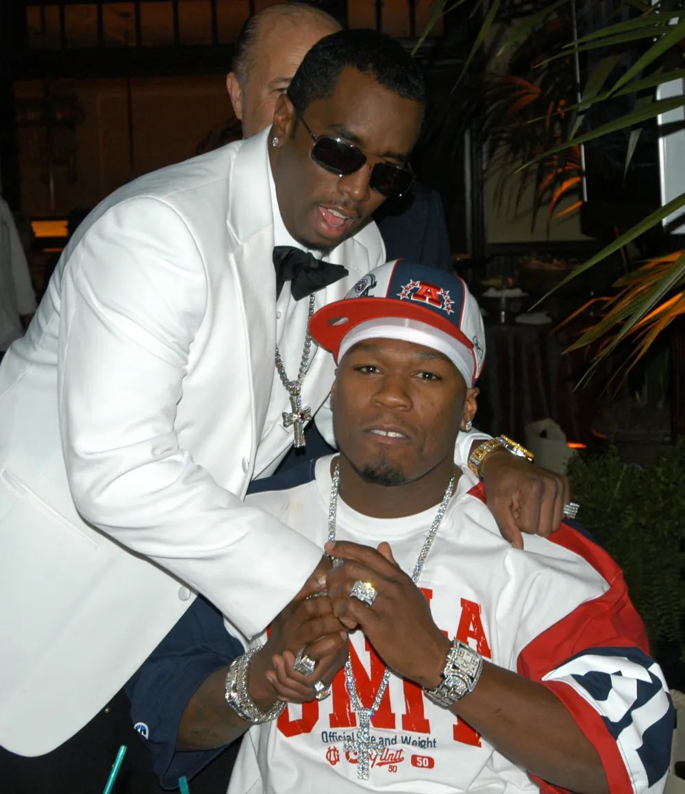 thesexy101's tweet photo. @DanielDdot1 @heavenlyplumbob This 50 cent? https://t.co/tpMppSQU6q