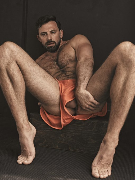 RT if you are you into big balls https://t.co/RGBtZkKYQV