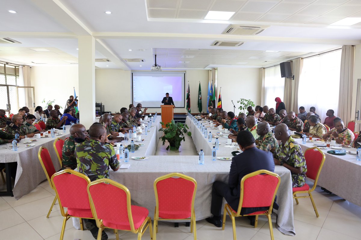 We were honored to host the 2024 class of the Kenya Defence College, led by Amb. #Nabukwesi, at #icpac_igad. Discussing the crucial link between climate change and security; emphasized d importance of integrating climate risk into security strategies and shared experiences on DRR