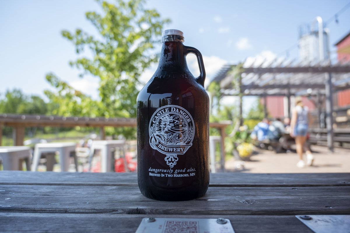 Today is the FINAL Growler/Crowler Sunday of the season! Grab a growler or crowler and get the second 50% off. The FRESHEST way to stock up for the week ahead! #growlersunday #growlerstogo #beertogo #castledangerbrewery #craftbeer