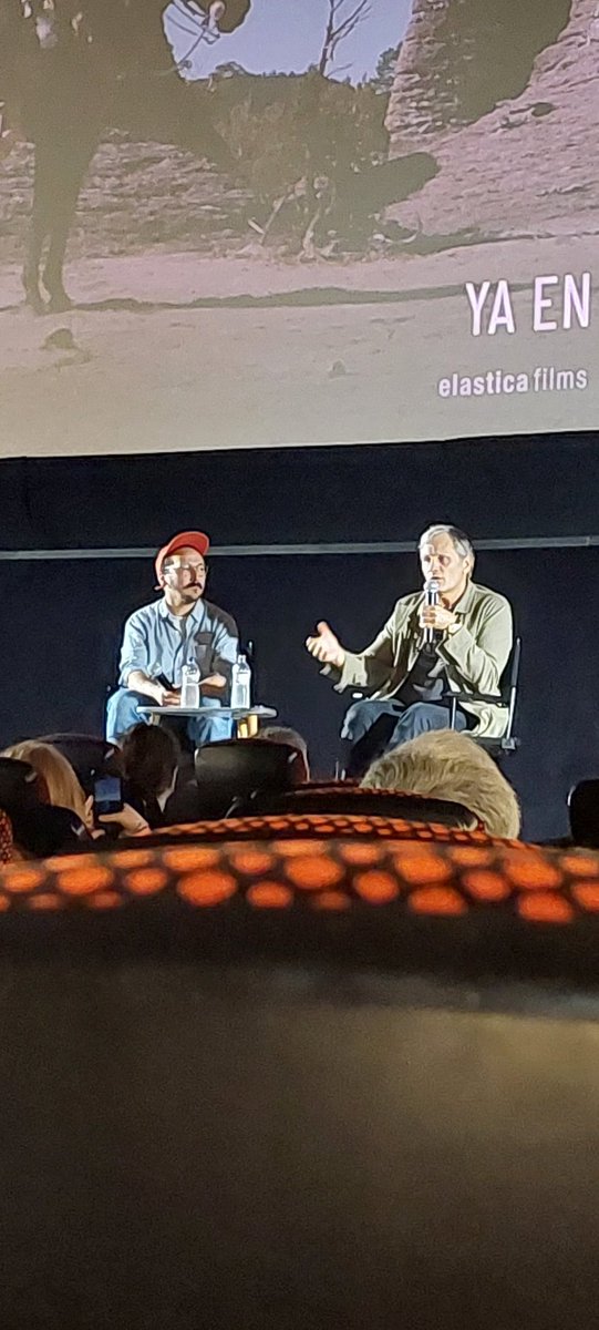 Una auténtica gozada escuchar a Viggo Mortensen hablarnos de su película, Hasta el fin del mundo, después de verla. Su saber, su sencillez, su sentido del humor. Fantástico en @cinesverdibcn