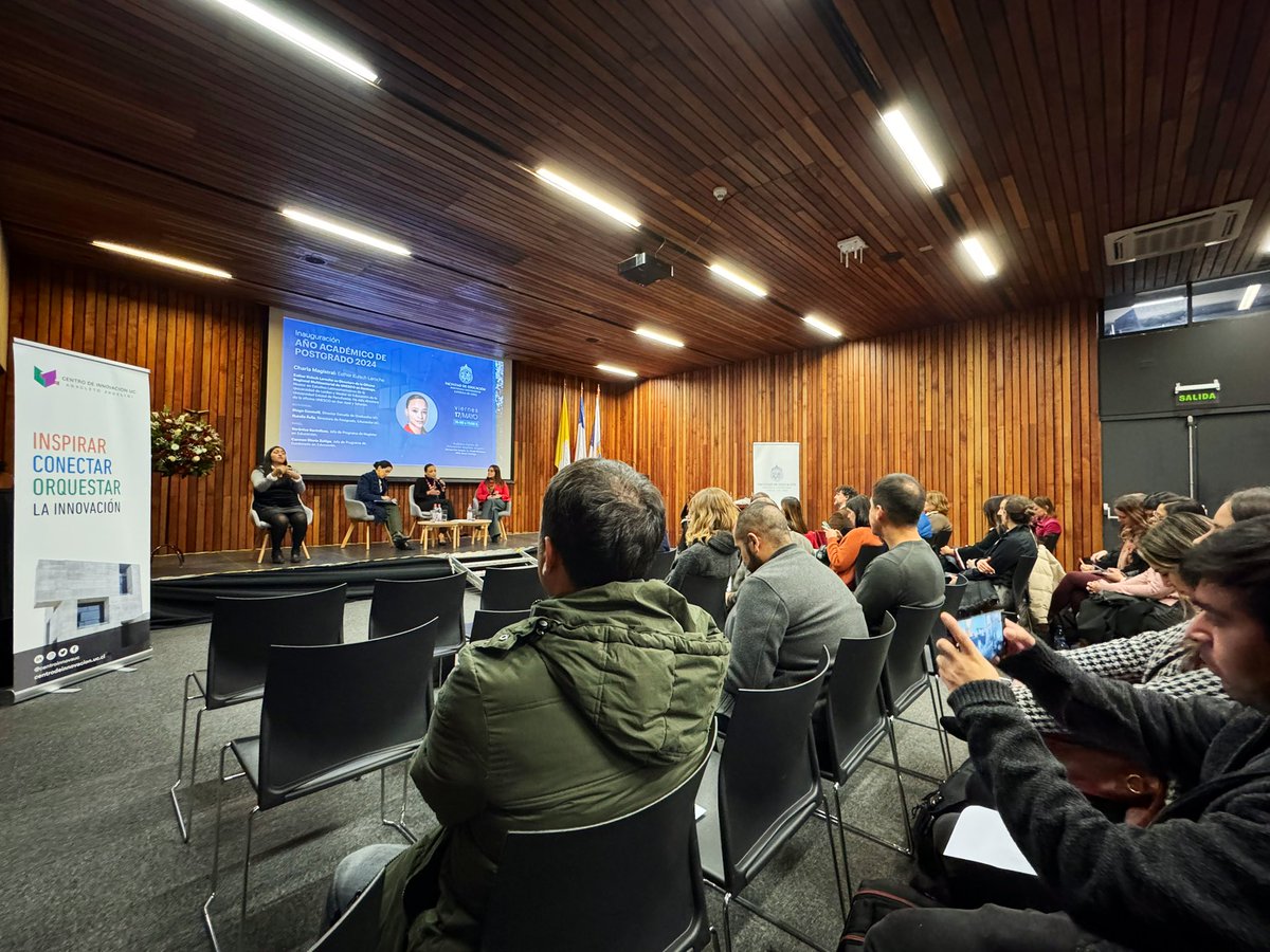 En inauguración de año académico de postgrado de @Fac_EducacionUC, la directora de la @UNESCOSantiago, @ekuischlaroche, participa en panel junto a Verónica Santelices, jefa de Programa de Magister en Educación y Carmen Gloria Zúñiga, jefa de Programa de Doctorado en Educación.