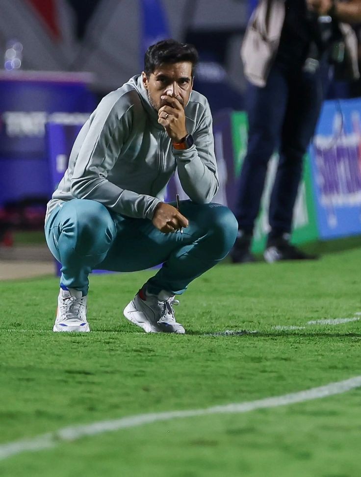 Se o Abel Ferreira realmente assinou um pré contrato absolutamente na escondida com o time árabe, confesso que é uma atitude de hipócrita.

Isso vai totalmente contra o que ele tanto prega. Veremos o desenrolar dessa questão...