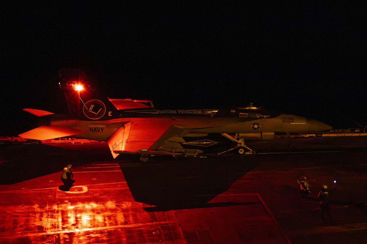 USNavy's tweet photo. #USNavy Photos of the Day:
1๏ธโฃ #VFA14 #FLTOPS from @CVN_72 @US3rdFleet
2๏ธโฃ @USMC training aboard #USSNewYork @US2ndFleet
3๏ธโฃ #USNavy and #Indonesiannavy chart training #CARATIndonesia @INDOPACOM
4๏ธโฃ #USSWilliamPLawrence underway from Juneau @usnorthcom
๐ https://t.co/aZddB6hxYf https://t.co/HMxjdJQFa1