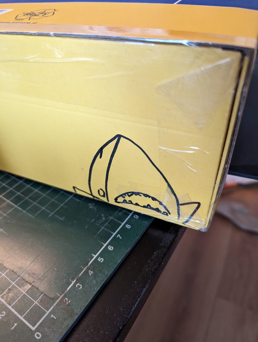 Latex tech tips. Also shipping out one of the two last gummihaj (a latex blahaj) today. Tomorrow I ship out the other one. This one is going to <a href="/ShinyMegu/">ShinyMegu</a>  hope the shork arrives in one piece! And doesn't leak too much 😅