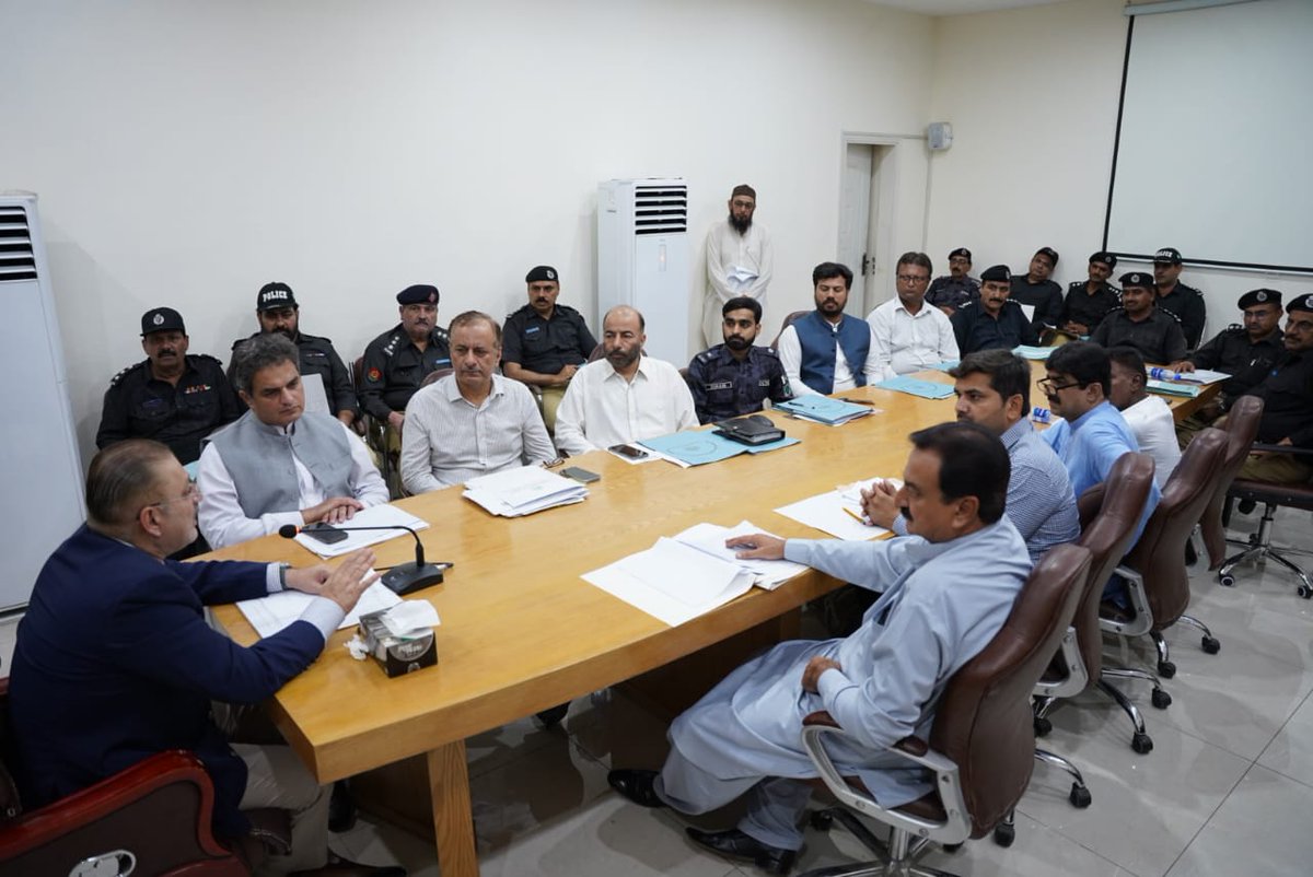 Senior Minister Sindh @sharjeelinam chaired a meeting of Excise & Narcotics wing Sindh, he directed there should be zero tolerance policy for drug dealers to prevent drug supply from society.
#ExciseSindh
#SindhGovt