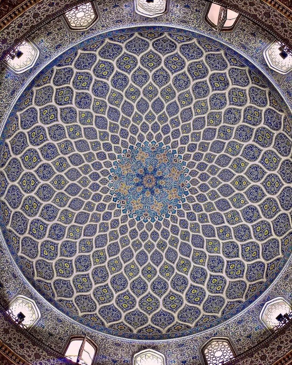 The beauty & complexity of Islamic geometric patterns is deeply connected to spirituality & symbolism. Believed to reflect the underlying order & harmony of the universe, Islamic geometry is a manifestation of the Divine.

A thread on Islamic geometry & Iranian architecture…