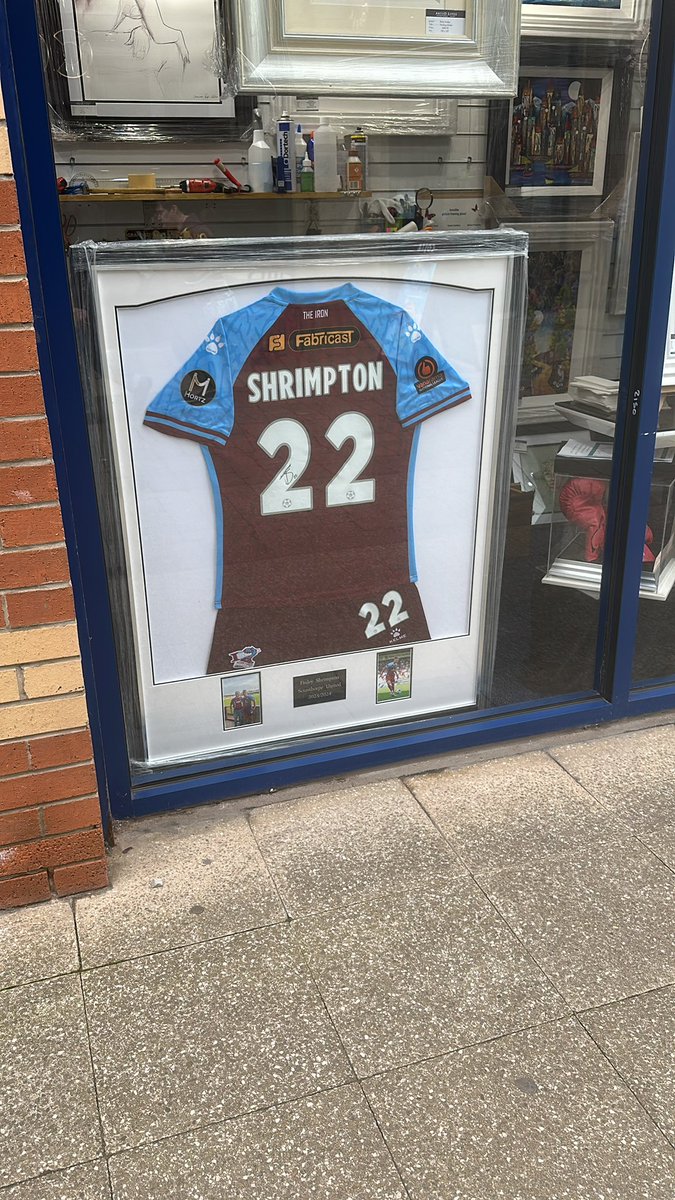 In town centre cant get away from fingers <a href="/fin_shrimpton/">Fin Shrimpton</a>