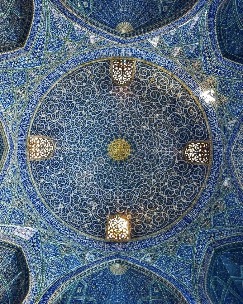 The beauty & complexity of Islamic geometric patterns is deeply ...