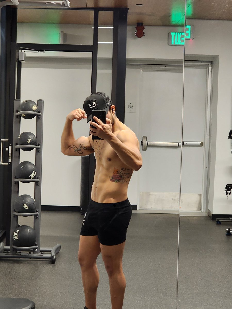 MyHeavener's tweet photo. #4AEM
At the gym.
Can't stop.
It's never enough. https://t.co/8HYrQaODgK