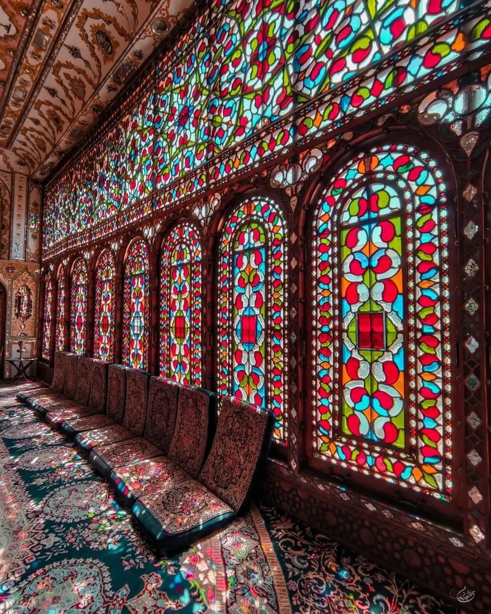 The beauty & complexity of Islamic geometric patterns is deeply ...