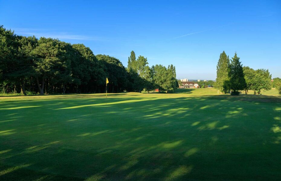 Did you know casual golfers are most welcome here at Muswell Hill. 📢👍

Tee times are often available on the day, just phone the club and get yourself and a few pals checked in ⛳️☎️

#wherewouldyouratherbe
#muswellhill
#middlesexgolf