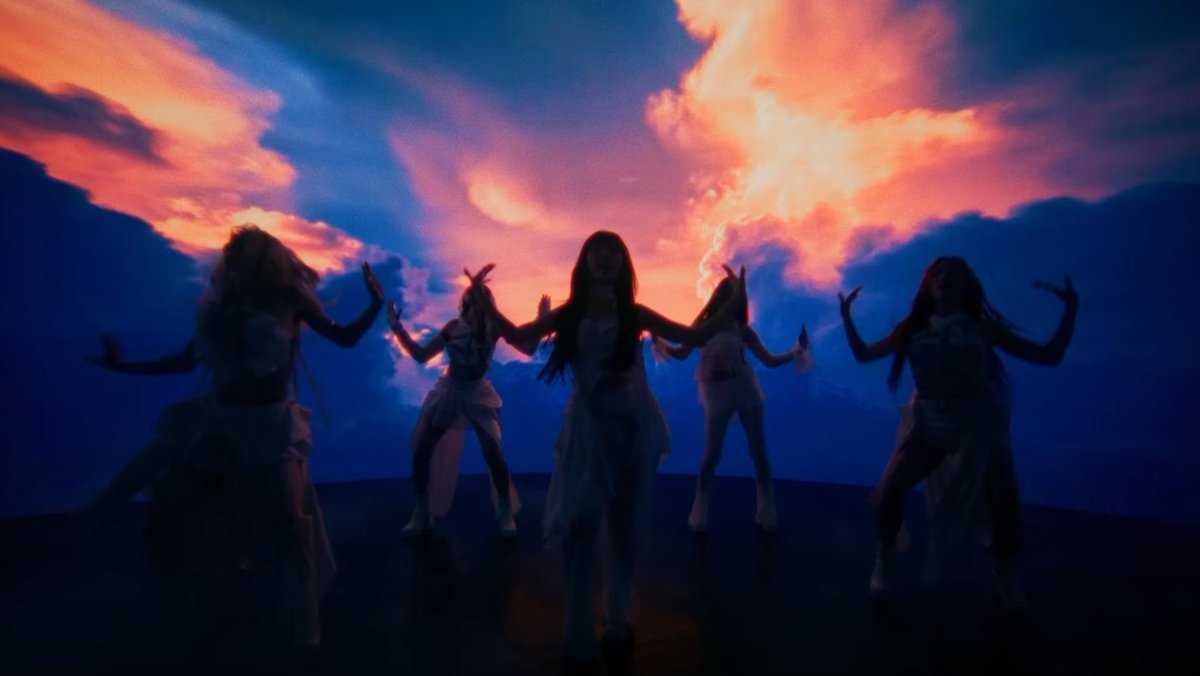 pyofriend's tweet photo. So catchy! Really good choice for a title track #ARTMS #OURII #Dall #Devine_All_Love_Live #Virtual_Angel https://t.co/Q7Dm5AeJHL