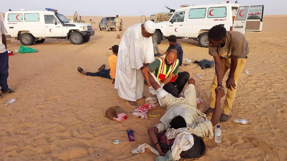 انقلاب سيارة تُقل سودانيين في منطقة العوينات في الحدود السودانية_ الليبية يُؤدي إلى إصابة 20 شخصاً بـ' كسور بالحوض والعمود الفقري وحروق 13حالة كسور بالأطراف'.