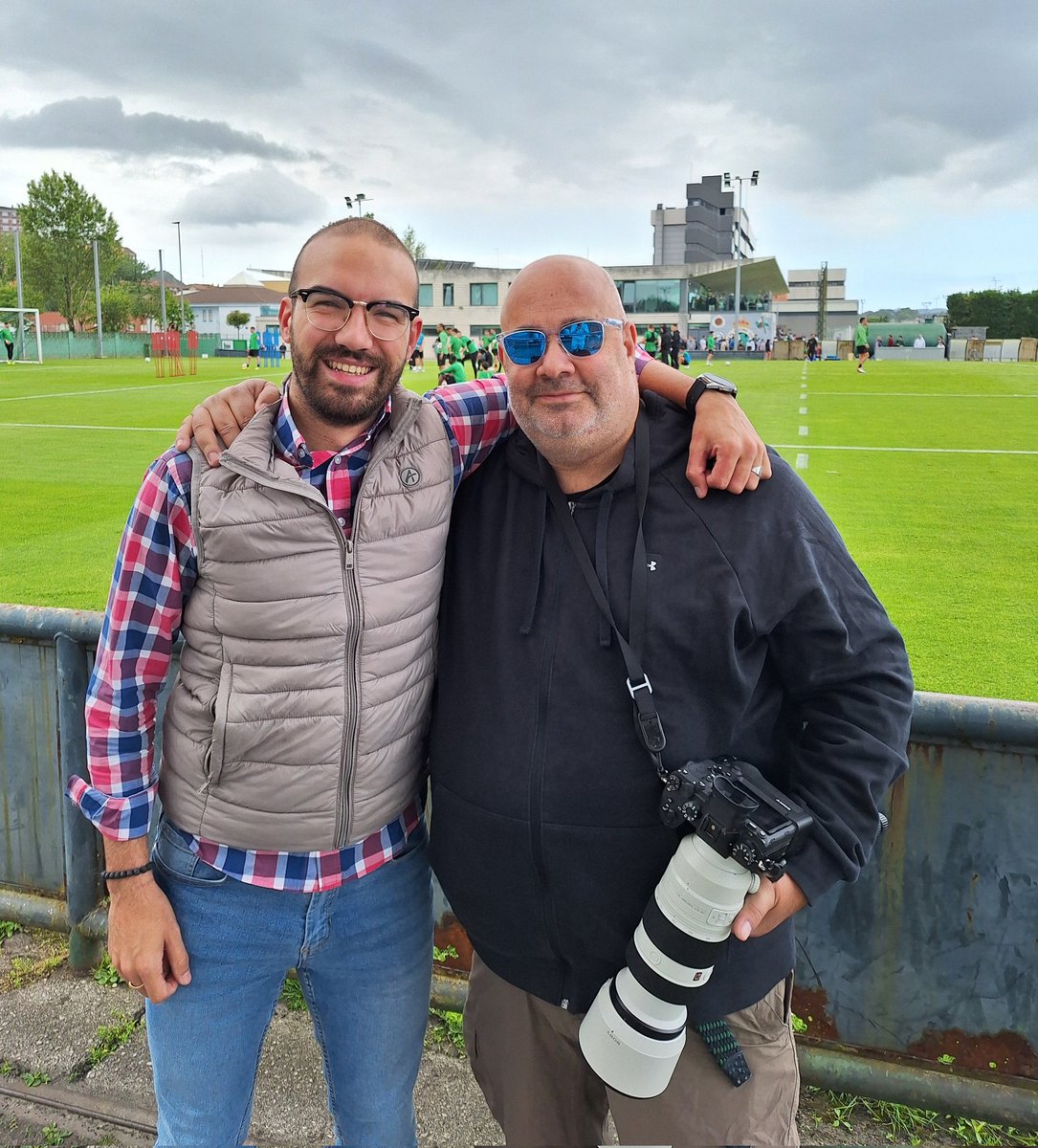 Trabajar con <a href="/Nachocuberofoto/">Nacho Cubero 📸</a> es hacerlo con alguien que te lo pone todo más fácil. 🫂📰

Las mejores fotos para la afición del <a href="/realracingclub/">Real Racing Club</a> las podéis encontrar en <a href="/AsCantabria/">AS Cantabria 🗞️⚽</a>. 📸

¡No será nuestro último entreno de la temporada! ⚽️😉