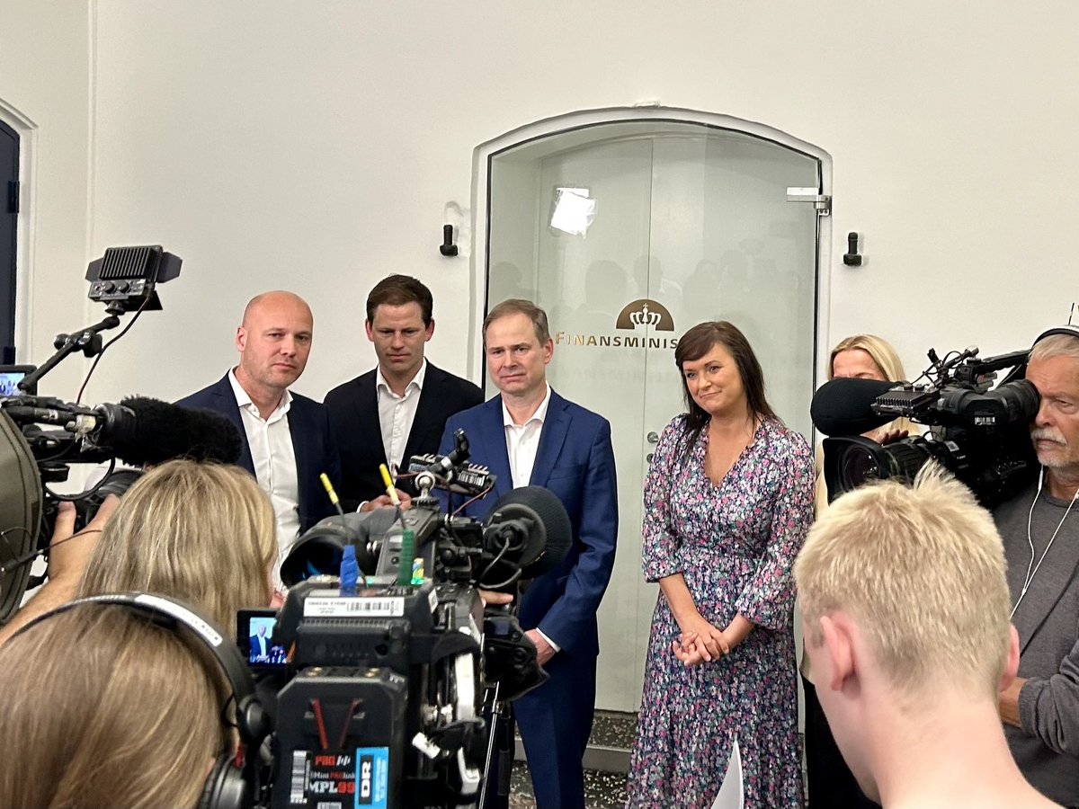 I dag har vi præsenteret en historisk god aftale med regionerne. 🏥🩺 Sammen med den aftale, vi lavede med kommunerne i går, har vi nu givet stærkere muligheder for at udbygge den borgernære velfærd. ♥️