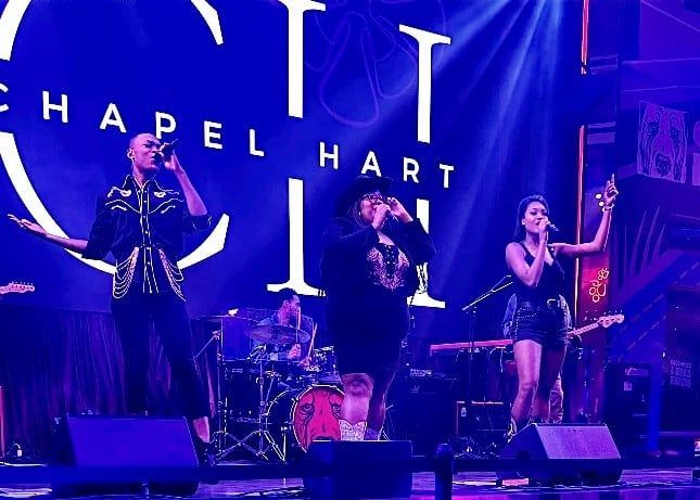 Chapel Hart Announce 'Christmas In July' Listening Experiences; Group To Perform At CMA Fest In Nashville & Bonnaroo In June 
top40-charts.com/187489.n