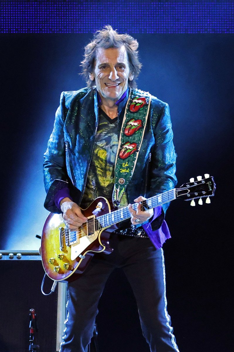 Happy birthday to English musician, songwriter, multi-instrumentalist, artist, author, and radio personality Ronnie Wood, born June 1, 1947, a member of The Rolling Stones since 1975, Faces, and The Jeff Beck Group.