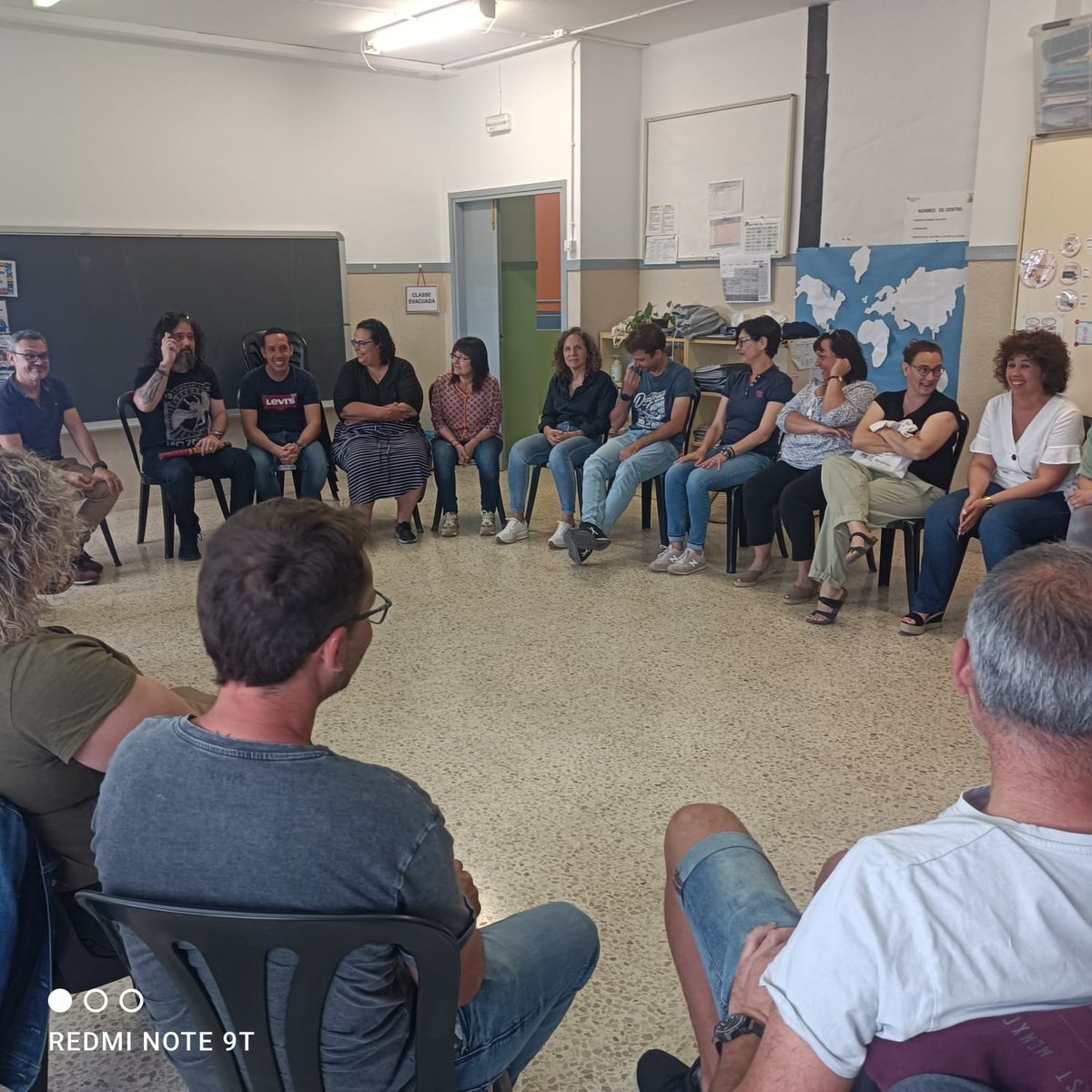 Avui hem realitzat la II Jornada en famílies sota el lema comunicació no violenta mitjançant una mirada restaurativa. Moltes gràcies famílies i mestres