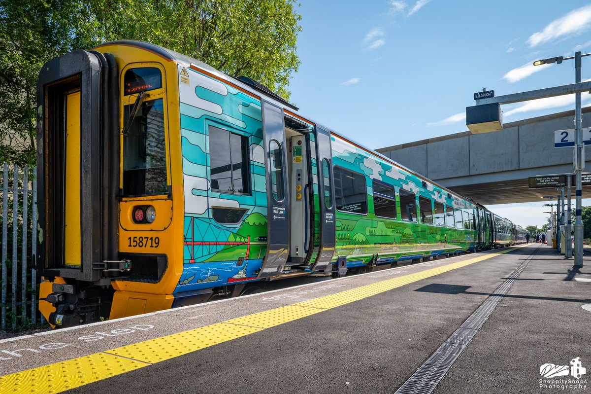 SnappitysnapsP's tweet image. And with that it's time to head to Edinburgh on @ScotRail 158719, the special Levenmouth Rail Link livery is looking stunning on its namesake line. 

@transcotland @networkrail @NetworkRailSCOT @SustransScot 
@FifeCouncil

#LevenmouthRailLink #NetworkRailScotland #NewRailLine