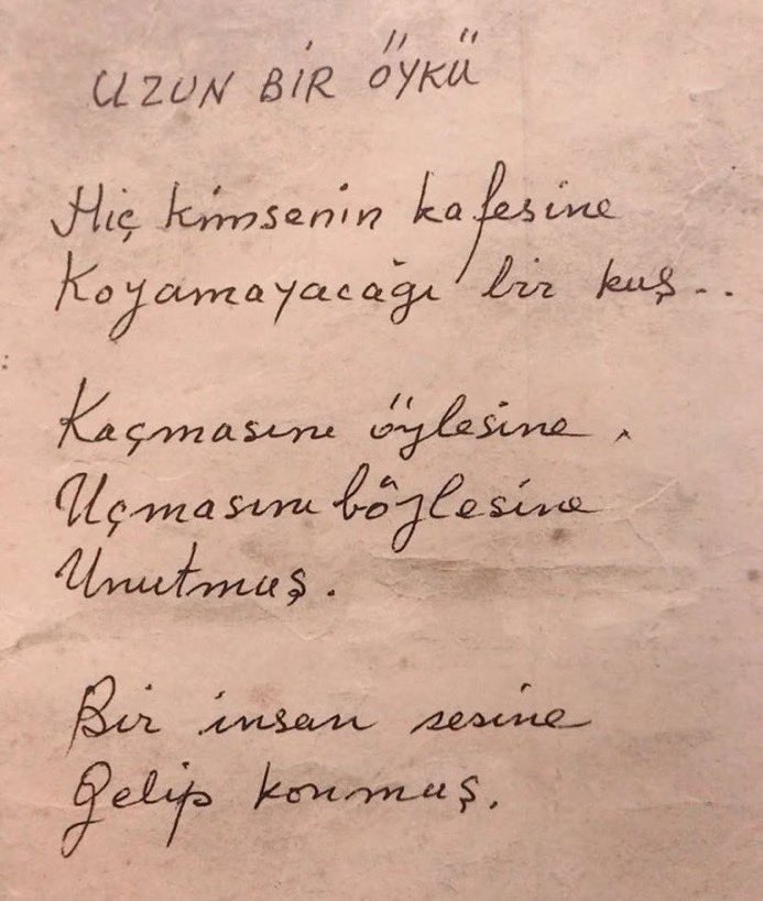 Özdemir Asaf’ın el yazısıyla “Yalnızlık Paylaşılmaz” kitabından bir şiir.