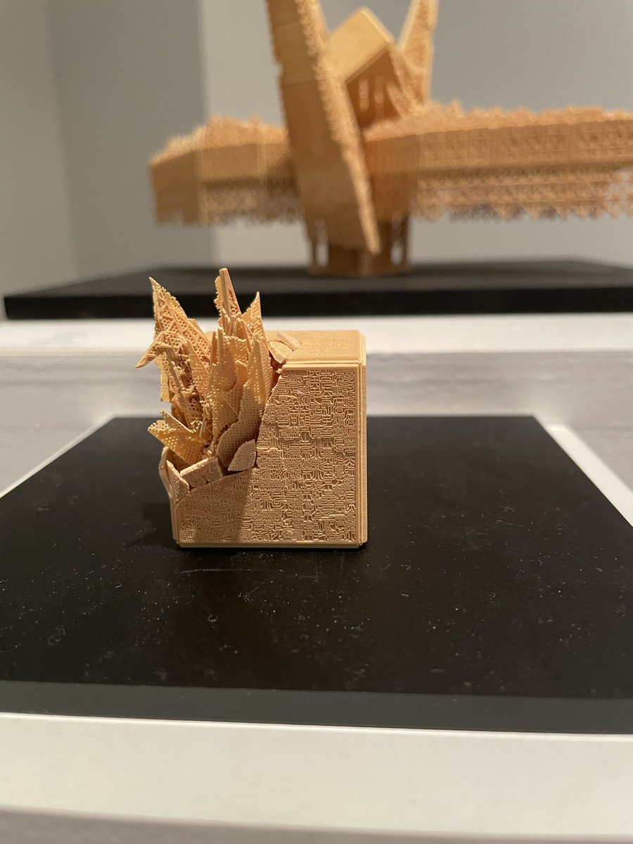 tomo_koyagi's tweet photo. ひさびさに東京泊まったので、回ったギャラリーなどの記録。
池袋アートギャザリング 東京芸術劇場のギャラリーで。ナカダマコトさんの超絶技巧木彫作品、写真では見てたけどやっと実物見た。見たというか、見えてないかも。精密すぎて。木なのに! https://t.co/n3LJaJgsSA