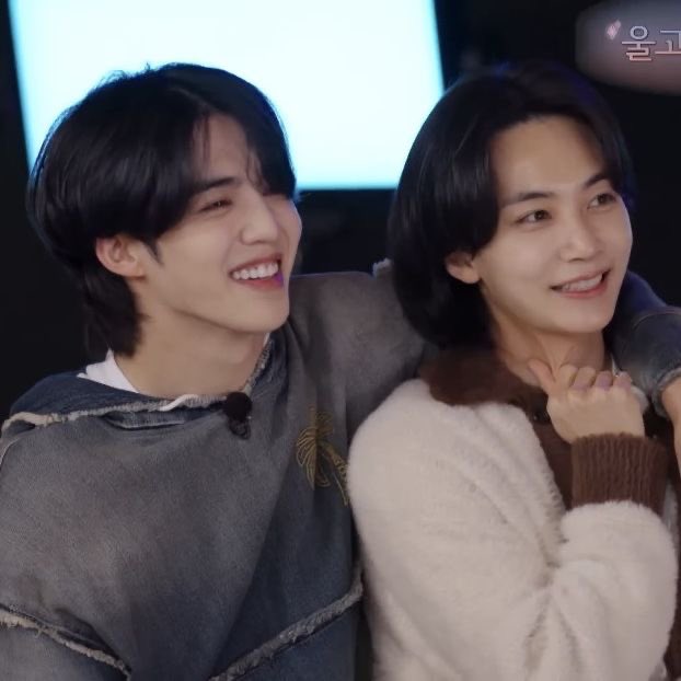 jeongh444n's tweet photo. there's no place like home
โ a #jeongcheol x #soonkwan few tweets au
pasilip sa araw-araw na ganap sa bahay ng mga choi โ kung saan nakatira ang maligalig na mag-asawang si seungcheol at jeonghan at ang dalawang makukulit nilang anak na si soonyoung at seungkwan. https://t.co/d8bGerajLG
