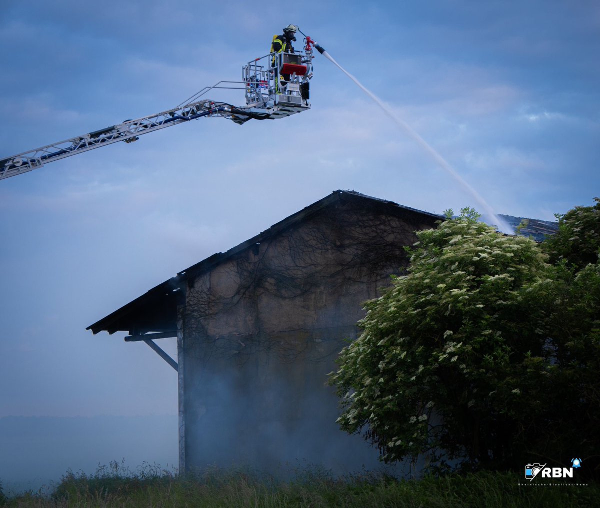 NEWS_KR_HS's tweet image. Wegberg – Brand einer Scheune 

heinsberg-magazin.de/2024/06/01/weg…

#wegberg #scheune #brandstiftung #rheinischeblaulichtnews #heinsbergmagazin #feuerwehr #polizei #festnahme