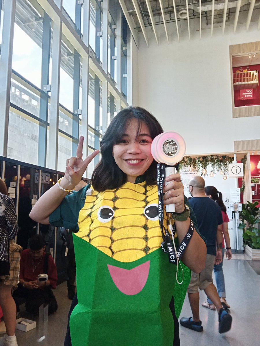 NoFace_Hyung's tweet photo. Team #CornyCorny 😂
#TwicexOishiSnacktacularFanMeet
#OishiTWICE #TWICE
#OWowOWow @oishi_tweets https://t.co/LEaBzxOKPJ