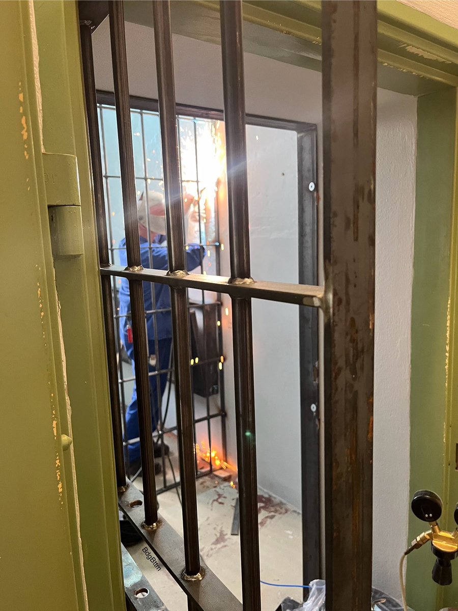 Welding is an important skill for building (upgrading 😜) a prison cell. And Kettenhaeftling @ FL is very good at it.
