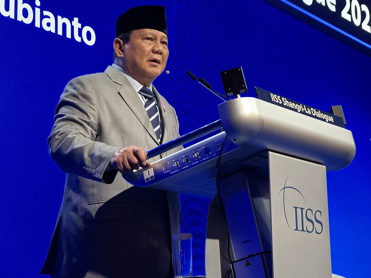 IISS_org's tweet photo. @prabowo ‘Indonesia supports all efforts and measures towards the creation of a two-state solution in the Middle East. We are prepared to provide humanitarian assistance and peacekeeping forces to maintain a ceasefire’ | @prabowo #SLD24 https://t.co/3nXCvI7JGe https://t.co/9Gah80NgM3