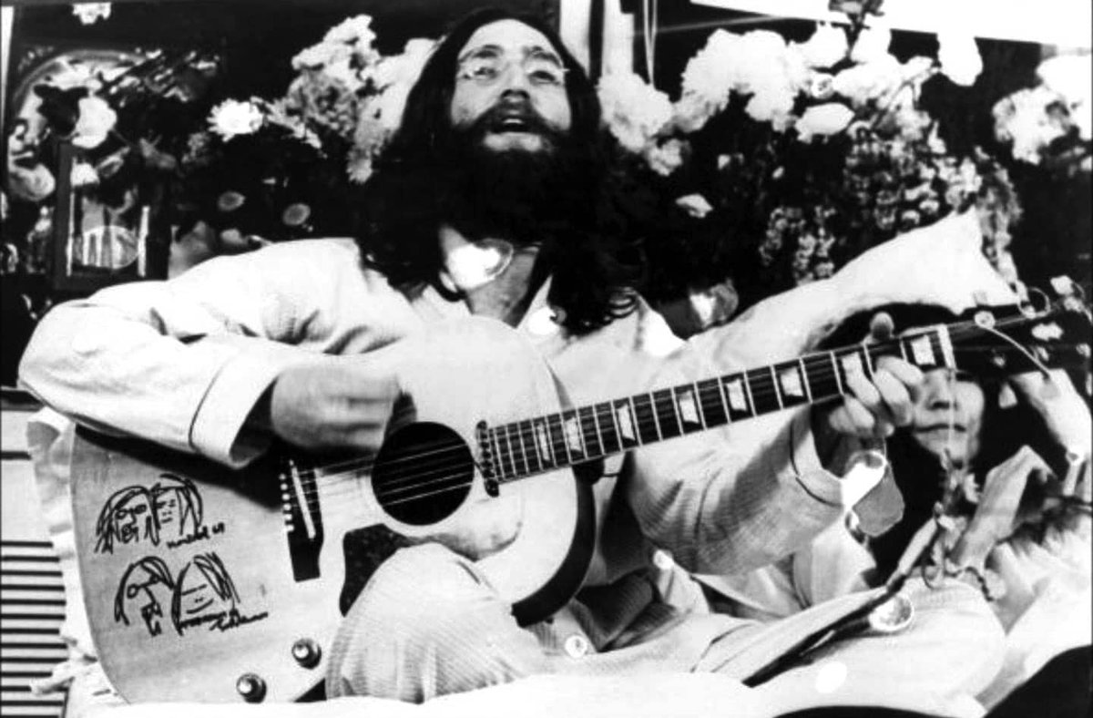 On 1 June 1969, John Lennon and Yoko Ono recorded Give Peace A Chance at their Montreal bed-in for peace. Their guests included Allen Ginsberg, Timothy Leary, Petula Clark, Derek Taylor, and members of the Radha Krishna Temple. All we are saying: beatlesbible.com/1969/06/01/joh…