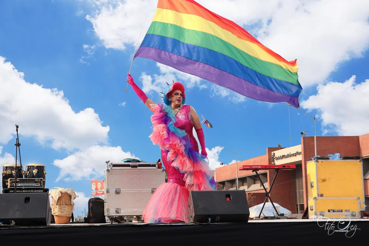 SoyMamaBree's tweet photo. HAPPY PRIDE MIJAS!!

CHINGUEN A SU MADRE LES HETERES LGVTFOBICOS!! https://t.co/SN2WaA0ex3