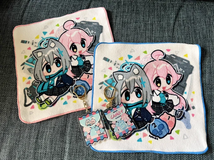 ハンカチタオルとアクキー届いた!いい感じ! 