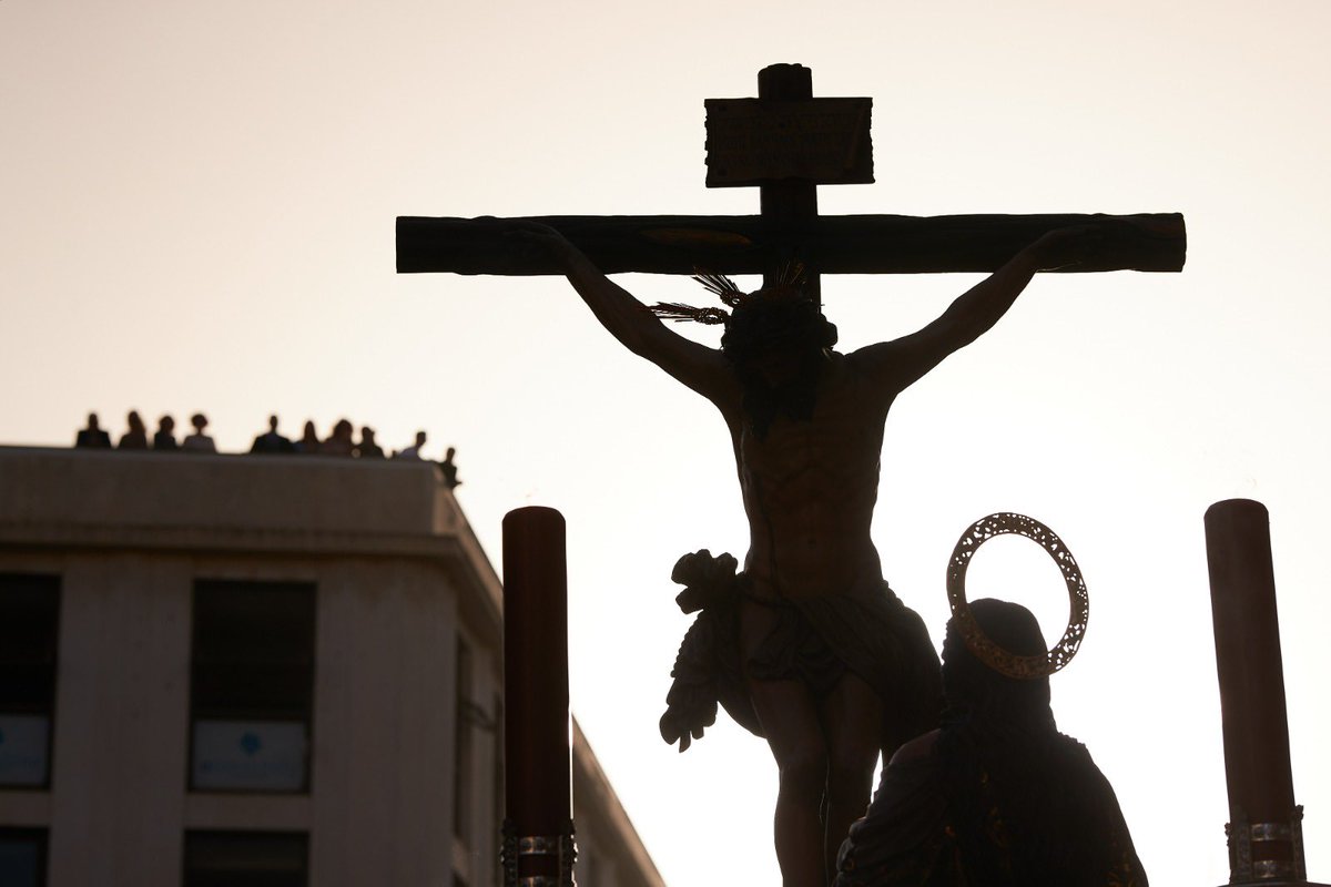 📜 EVANGELIO 

✒ San Marcos (11, 27-33):

 “Les voy a hacer una pregunta. Si me la contestan yo les diré con qué autoridad hago todo esto. El bautismo de Juan, ¿era cosa de Dios o de los hombres? Contéstenme”. 

vaticannews.va/es/evangelio-d…

#SiempreHiniesta
#LaHiniestaEresTú