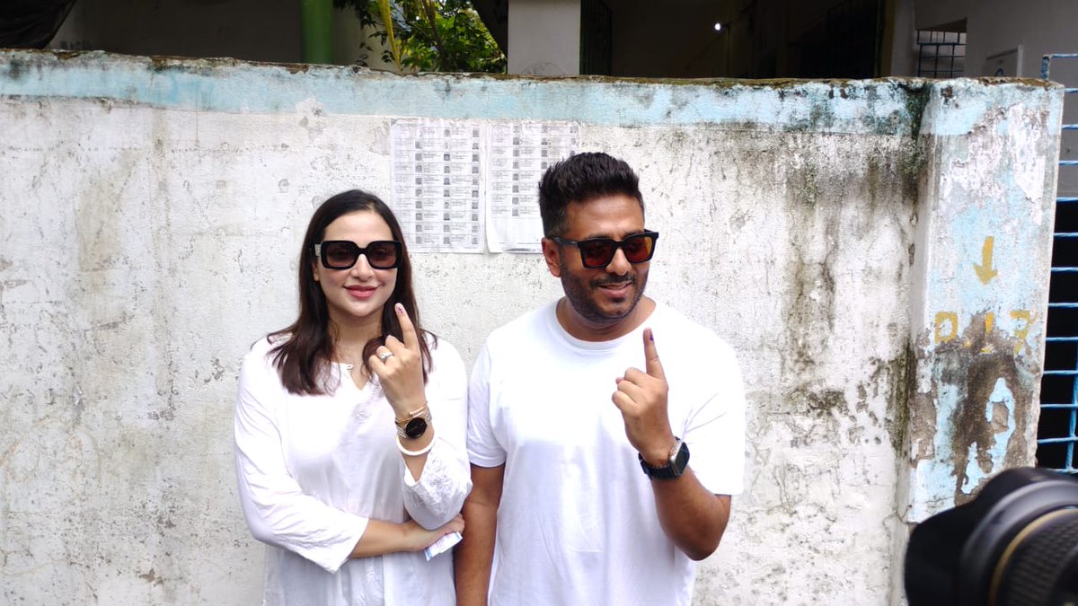 nktvbangla's tweet image. #ELECTIONBREAKING ভোট দিলেন রাজ চক্রবর্তী ও অভিনেত্রী শুভশ্রী গাঙ্গুলি
@im_Subhasree #RajChakrabotrty #7thPhaseElection #LokSabhaElection2024  #ElectionUpdate #WestBengal7thPhaseVote #LoksabharLadai #LoksabhaChunab2024  #electionwithnktvbangla