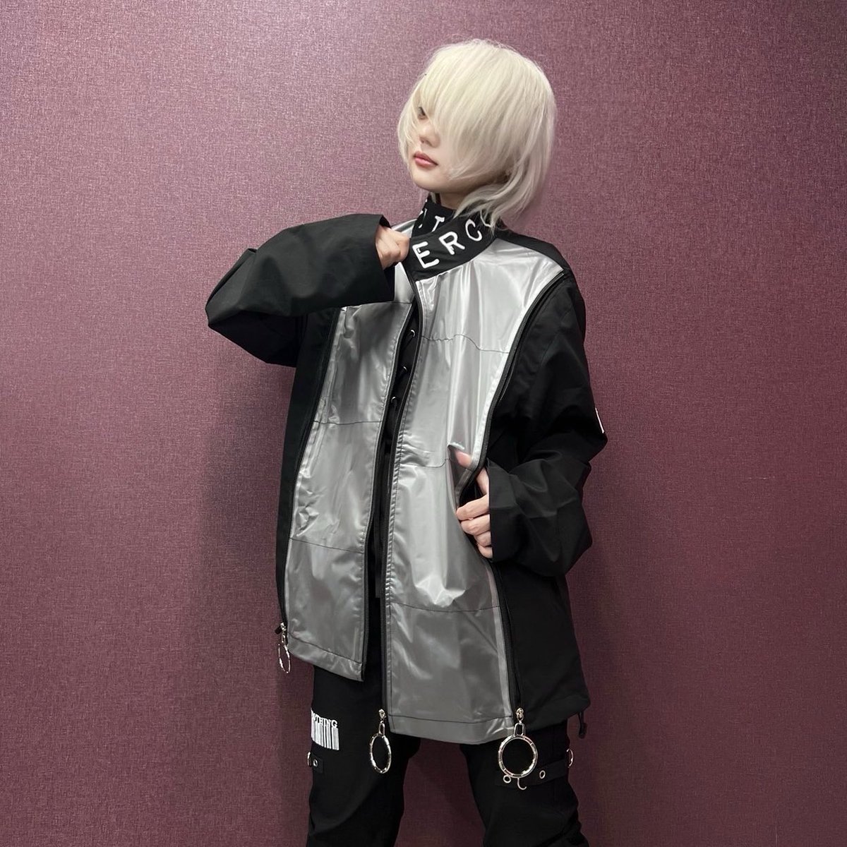 NieR_tokyo's tweet photo. 🎁短期プレゼント企画🎁

当店オリジナル 痛ジャケットを

🎁3名様にプレゼント🎁

◼応募方法
フォロー(@NieR_tokyo) &amp; リポスト
◼締切〆  6月6日24時

ユニセックスアイテムです。

※鍵垢の方も対象内です。

是非ご参加ください🙇‍♂️🙇‍♀️ https://t.co/CMXDAGIKqs