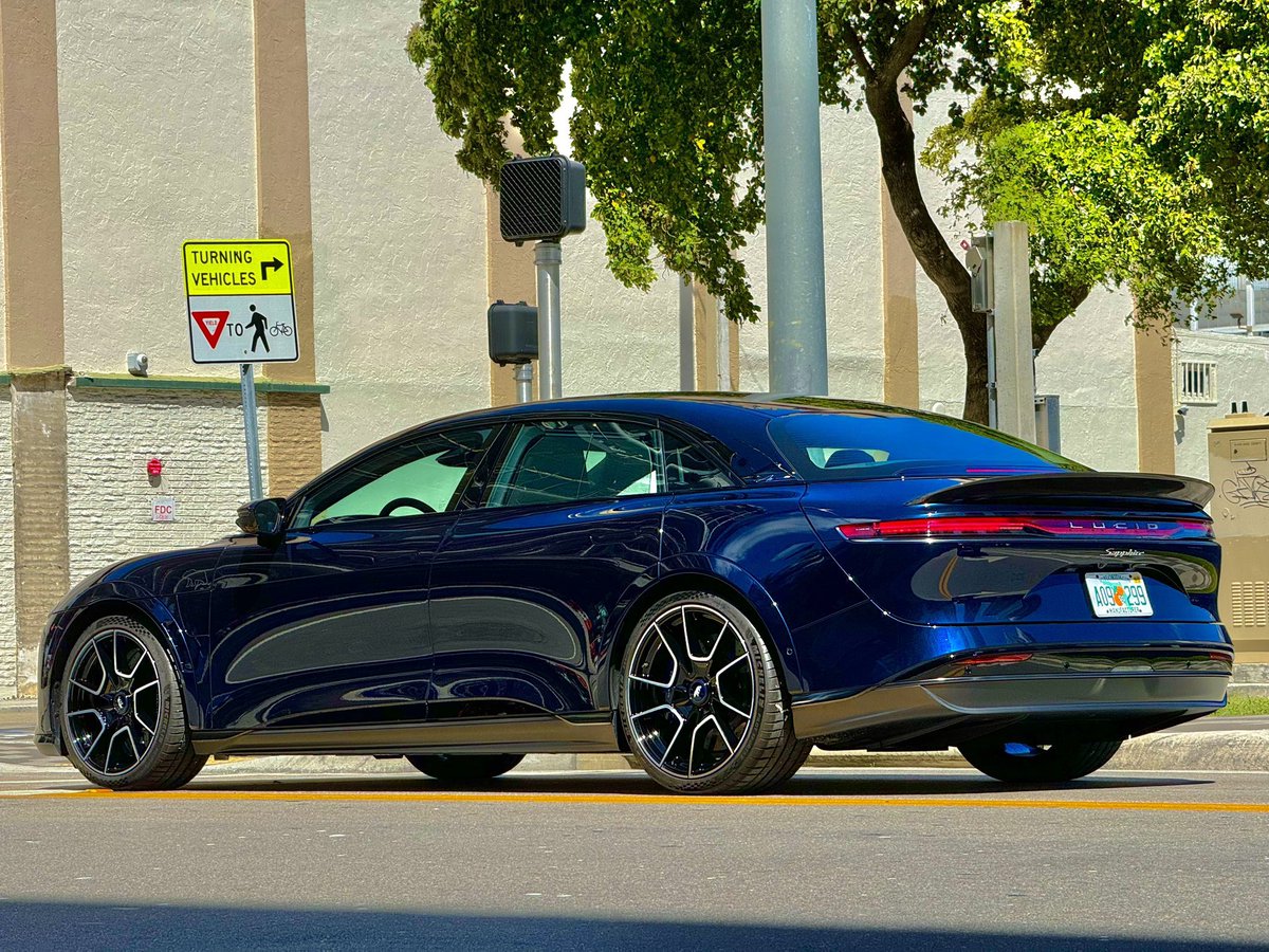 spactakular's tweet image. Good morning team #LCID 🍏 „The best sedan in the world!“ #LucidAirSapphire #TechnologyLeader #Awardcollector #JustTheBeginning #LucidGravity #evKing @LucidMotors @MKBHD