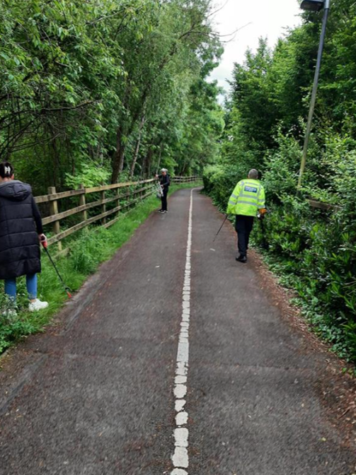 Hanham and Longwell Green NPT teamed up with South Glos Community Safety team and the Violence Reduction Officers the other day. Where we carried out a litter pick and knife sweep in and around the Aspect Leisure Park area.